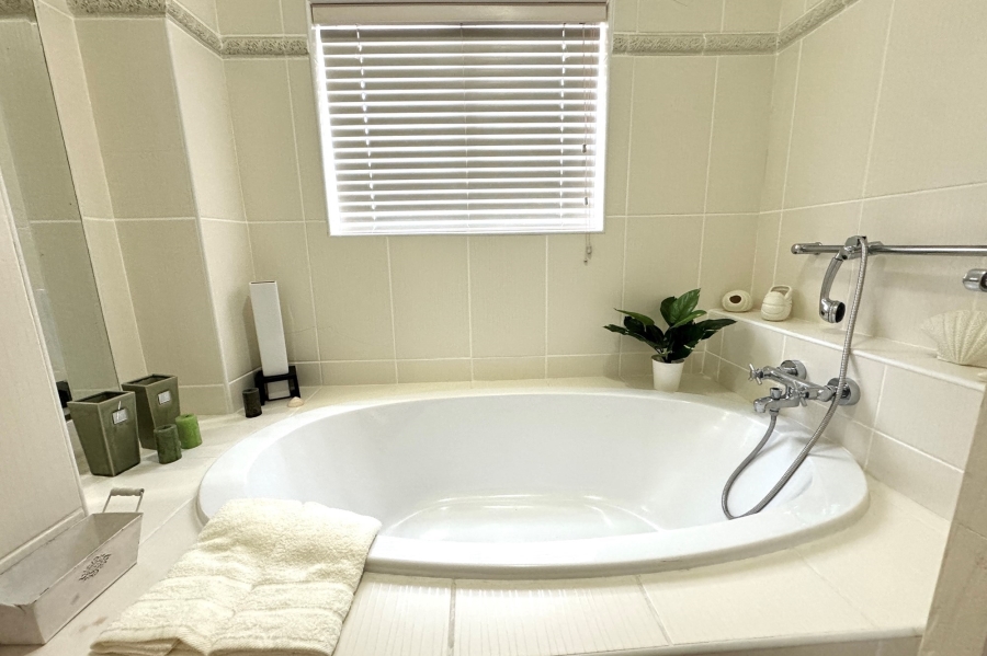 6 Bedroom Property for Sale in Myburgh Park Western Cape
